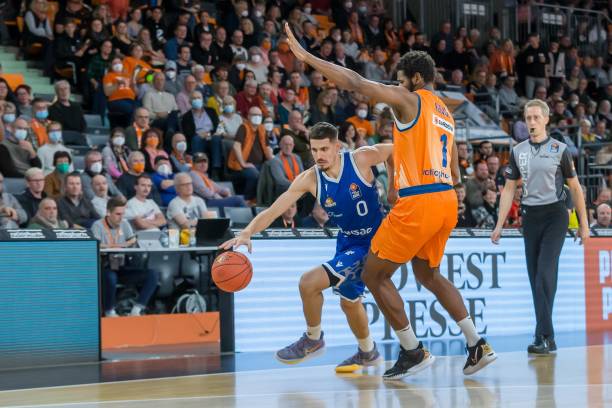 在这场激烈 在这场激烈