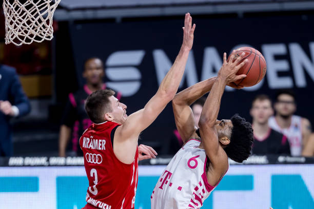 青岛男篮的 青岛男篮的