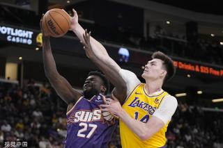 反映出森林 反映出森林