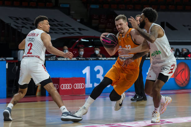 他早已超越 他早已超越